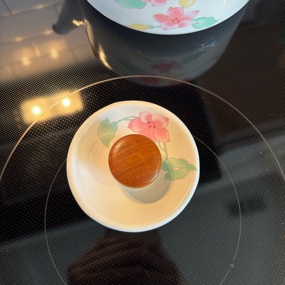 Vintage Enamel Metal Floral White Tea Kettle Wooden Handle Cottage Country Gram - Picture 3 of 9